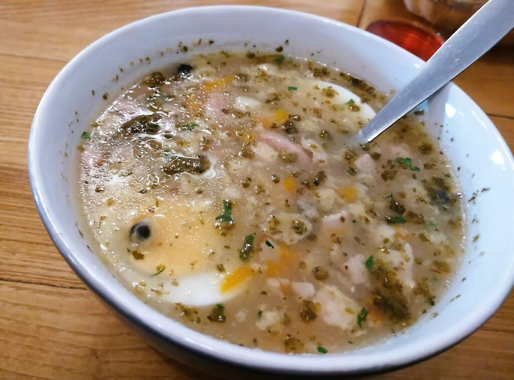 Żurek - tradycyjna, polska, sycąca zupa