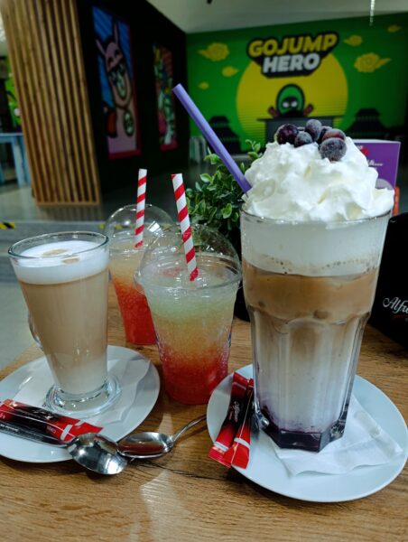 Kawa latte, kawa mrożona, napoje dla dzieci w Gojump Bielsko